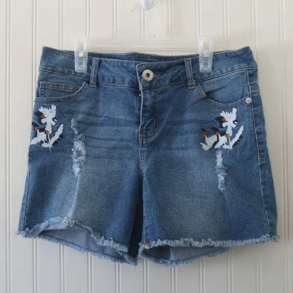 Denim Jean Shorts Women's Cutt Off Kiss Therapy Size 8 Embellished - Picture 1 of 8